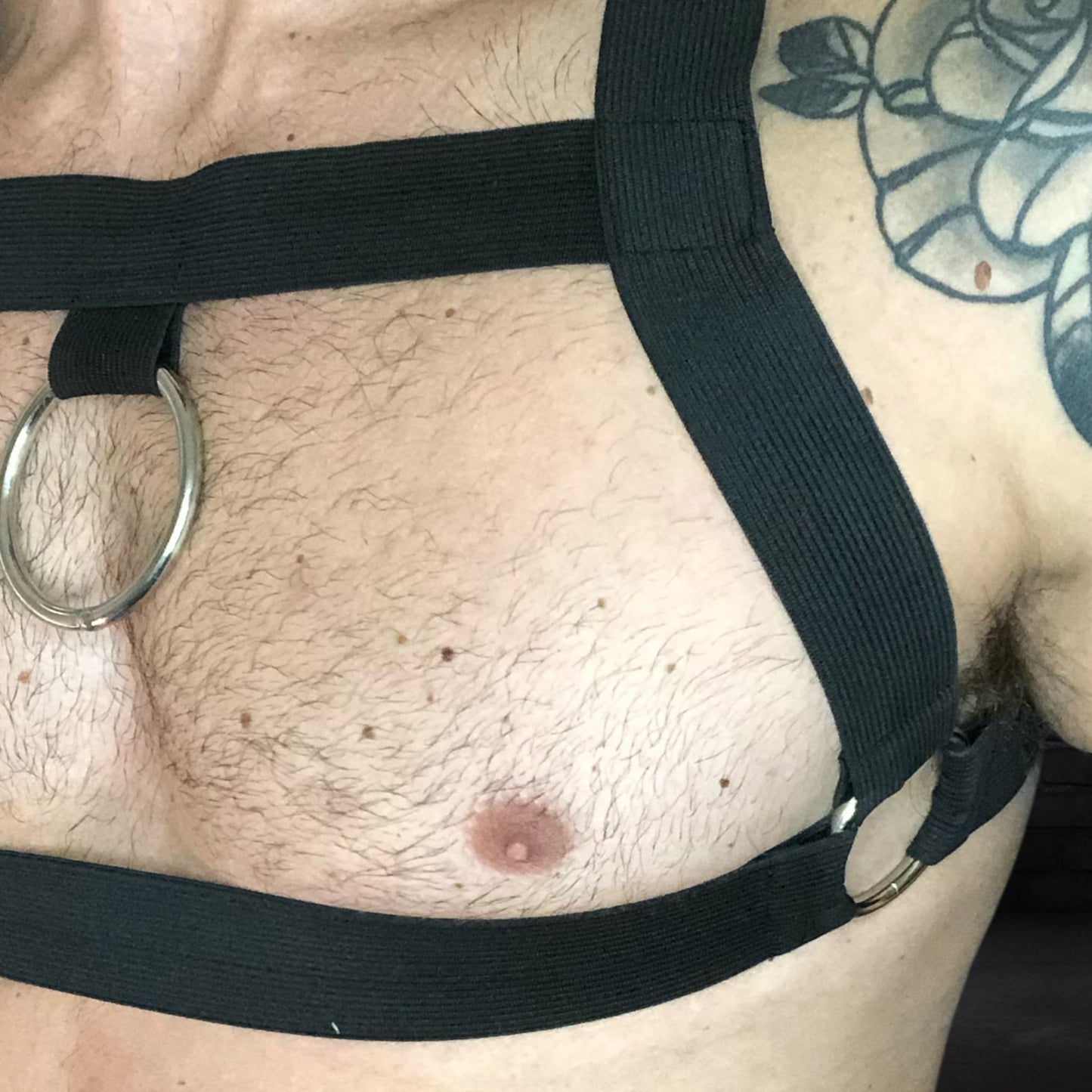 Harnais de poitrine et de corps pour homme avec bandes pour biceps - Noir