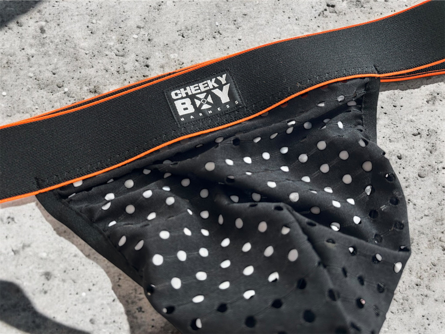 Paar schwarze Bizepsbänder – Auswahl aus 6 Randbesatzfarben.